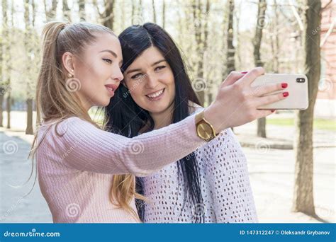 39.449 Girlfriends Selfie Stock Photos, High